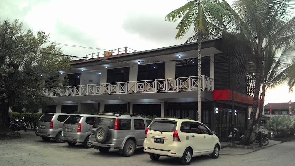 Serayu Hotel Тимика Экстерьер фото