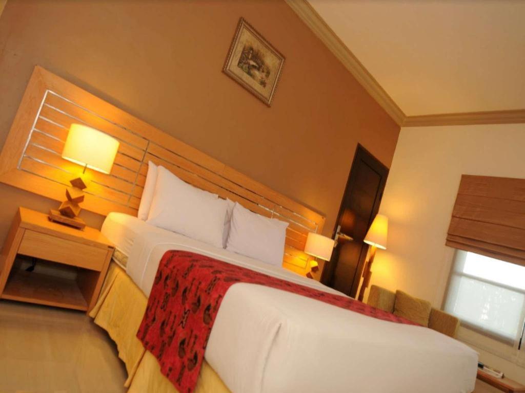 Serayu Hotel Тимика Экстерьер фото